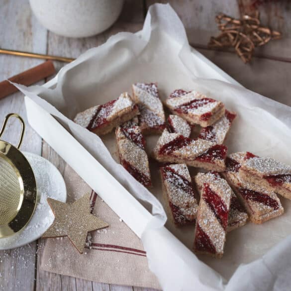 Linzer Streifen angerichtet