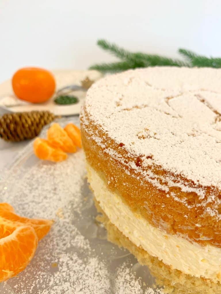 Käsesahnetorte Nahaufnahme auf einer Platte