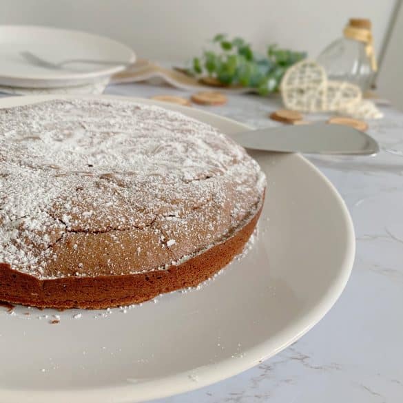 Kladdkaka, Kuchen auf dem weißen Teller