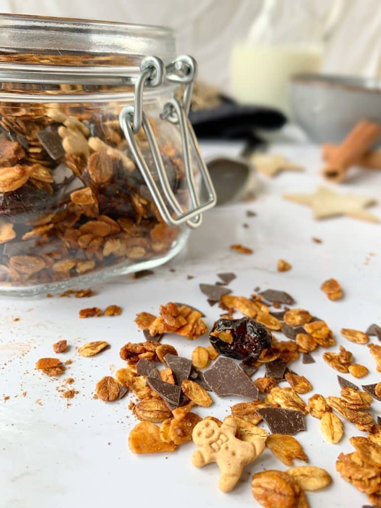 Granola ausgeschüttet vor Weckglas