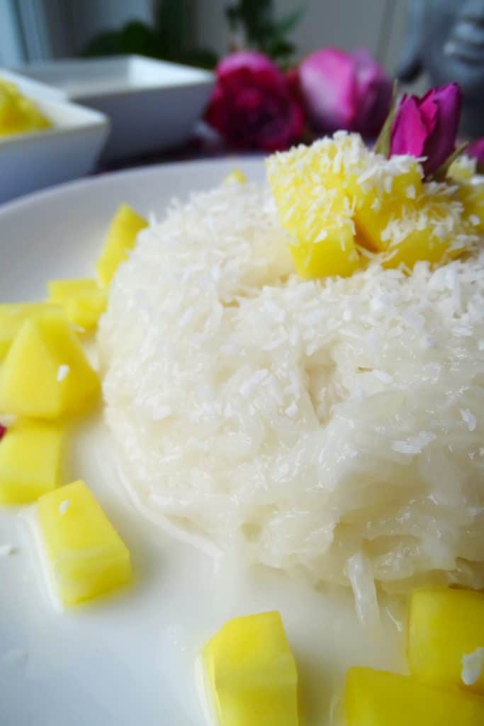 Sticky Rice mit Mango und Kokosflocken