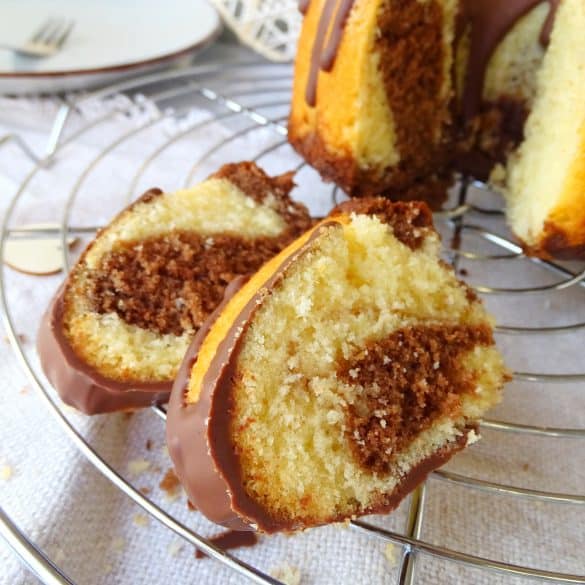 Marmorkuchen mit Eierlikör aufgeschnitten