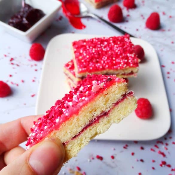 Himbaersnitter mit Mürbeteig und Zuckerguss