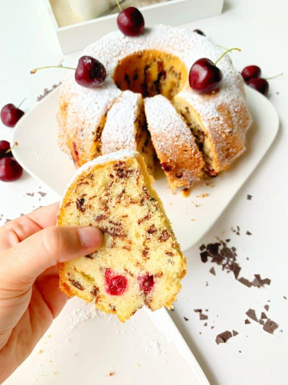 Stracciatella-Kuchen mit Schokolade und Kirschen! - Sheepysbakery