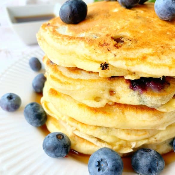 Blueberry Pancakes mit frischen Beeren