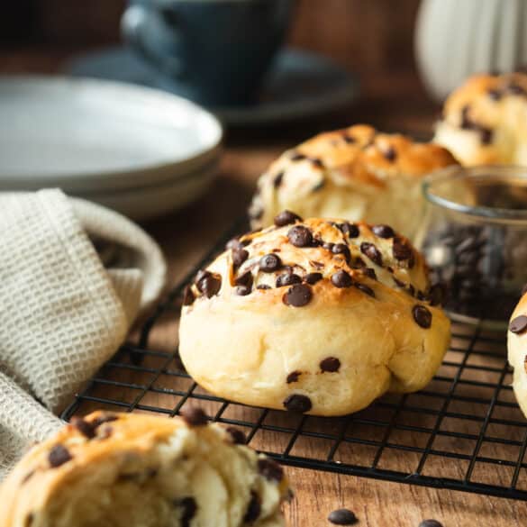 Schokobrötchen auf Gitter