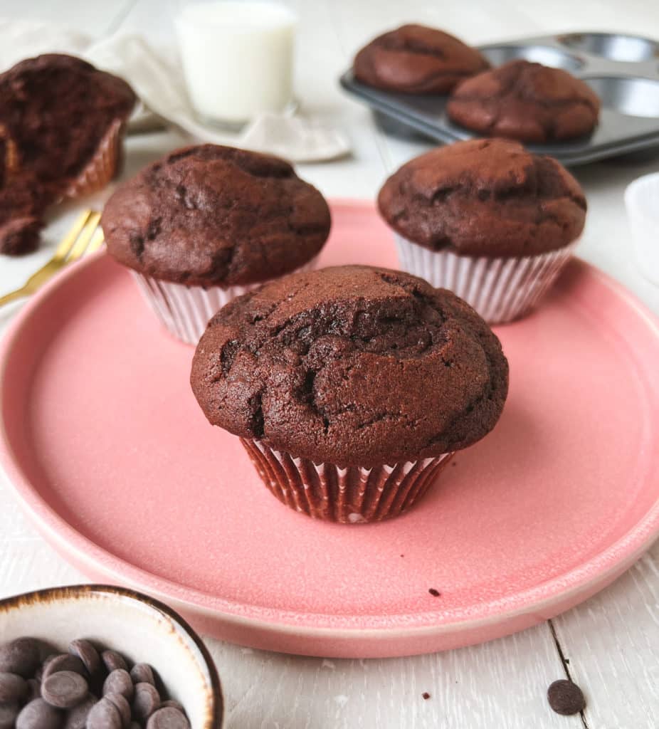 Schoko-Muffins mit Schokostückchen