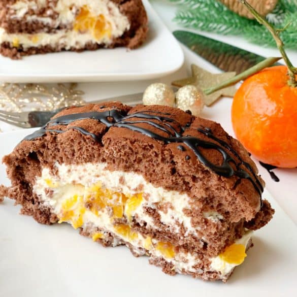 Lebkuchen-Biskuitrolle mit Mandarinen