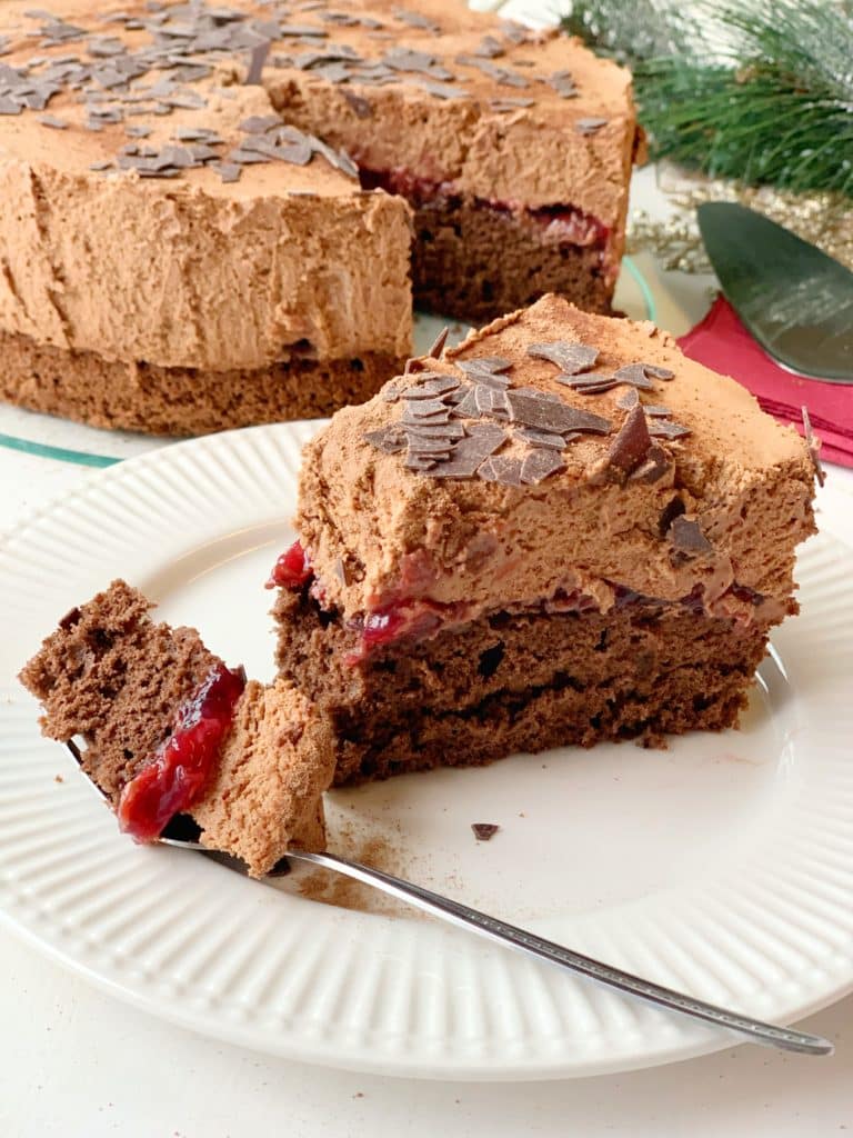 Mousse-au-Chocolat-Torte im Anschnitt