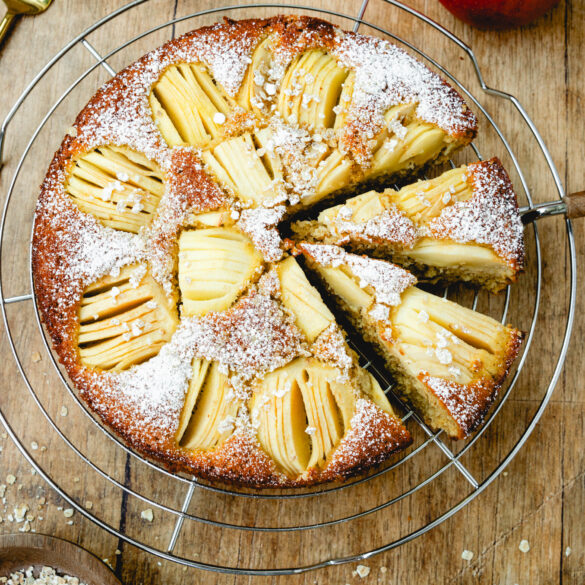 Apfelkuchen mit Haferflocken von oben