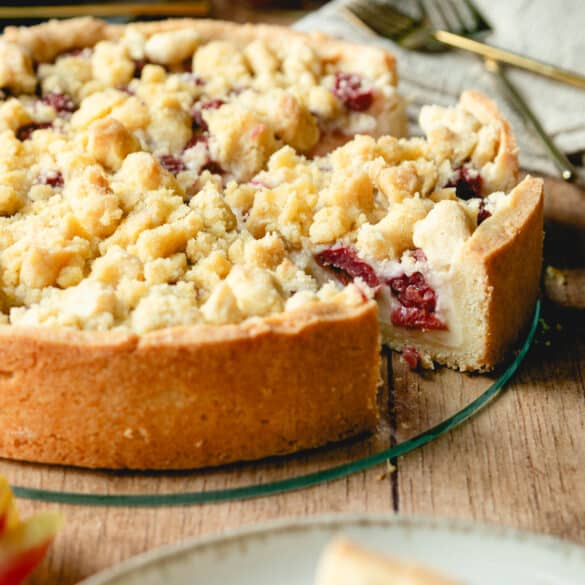 Pudding-Streuselkuchen angeschnitten