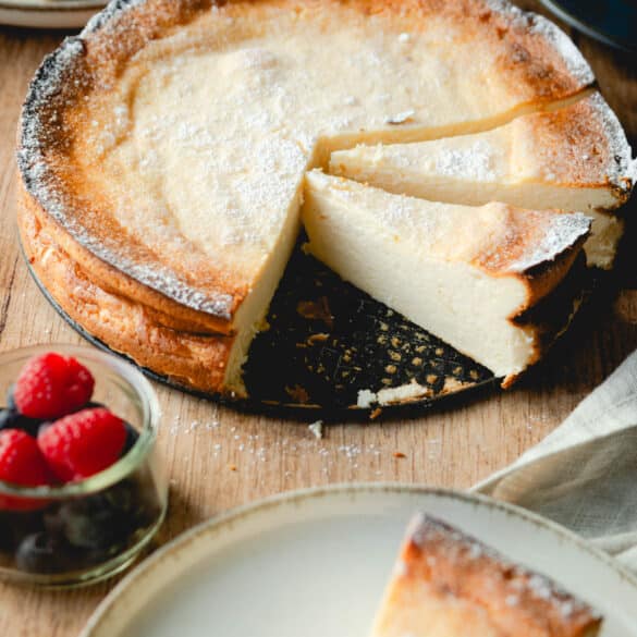 Quarkkuchen ohne Boden angeschnitten