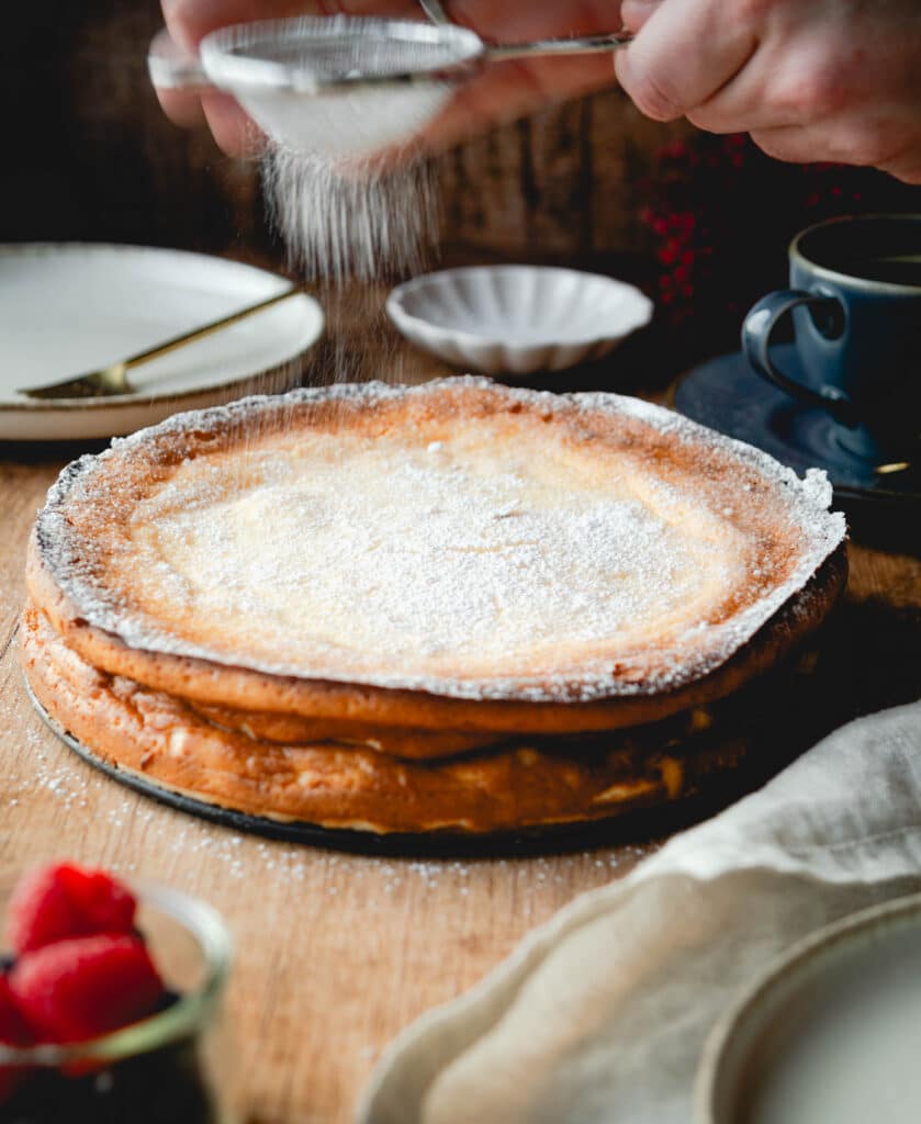 Quarkkuchen ohne Boden mit Puderzucker