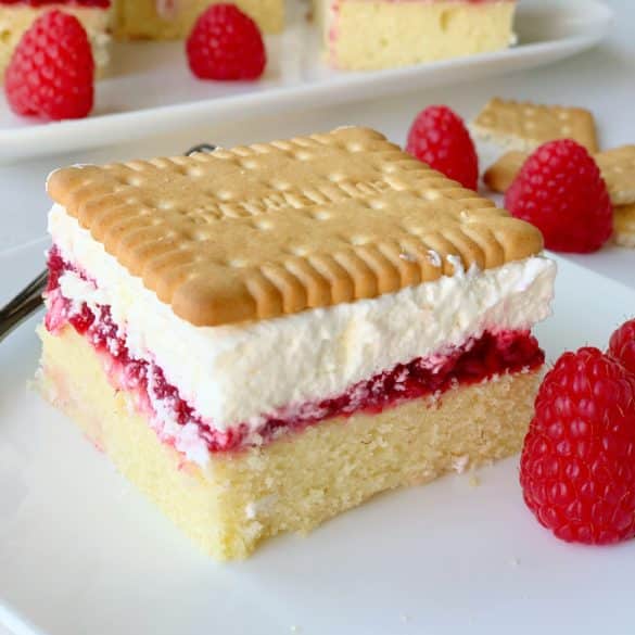 Butterkekskuchen mit Himbeeren