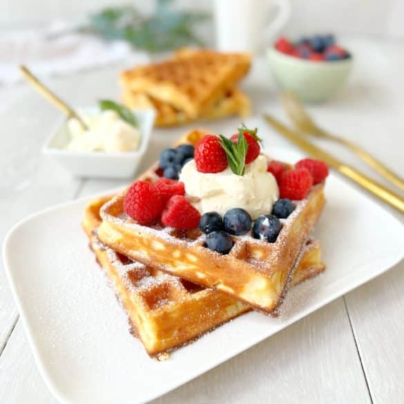 Zitronen-Joghurt-Waffeln mit Mascarponecreme