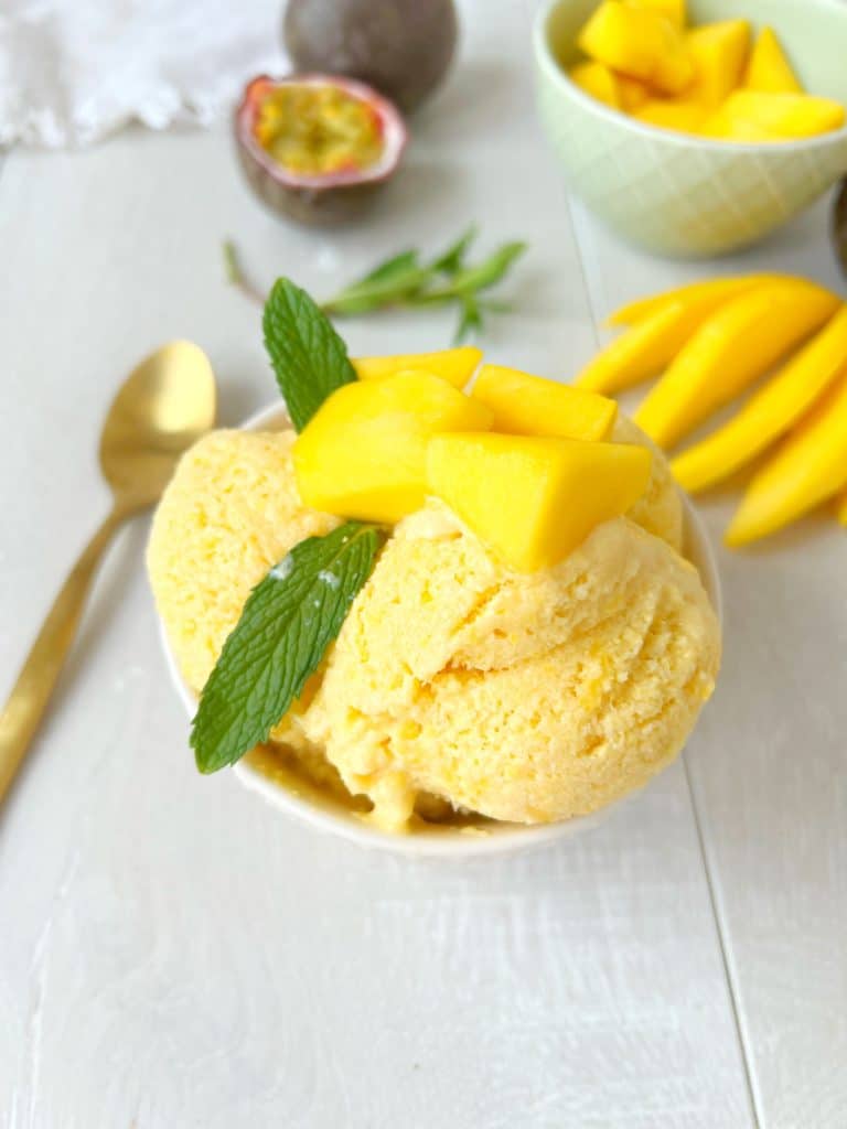 Fruchteis mit Mango