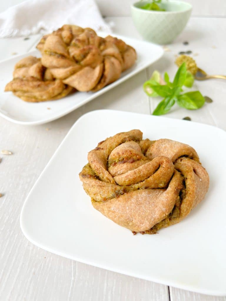 Pesto-Schnecken aus Vollkornmehl