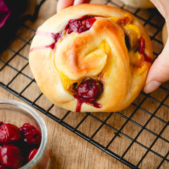 Kirsch-Pudding-Schnecken nah