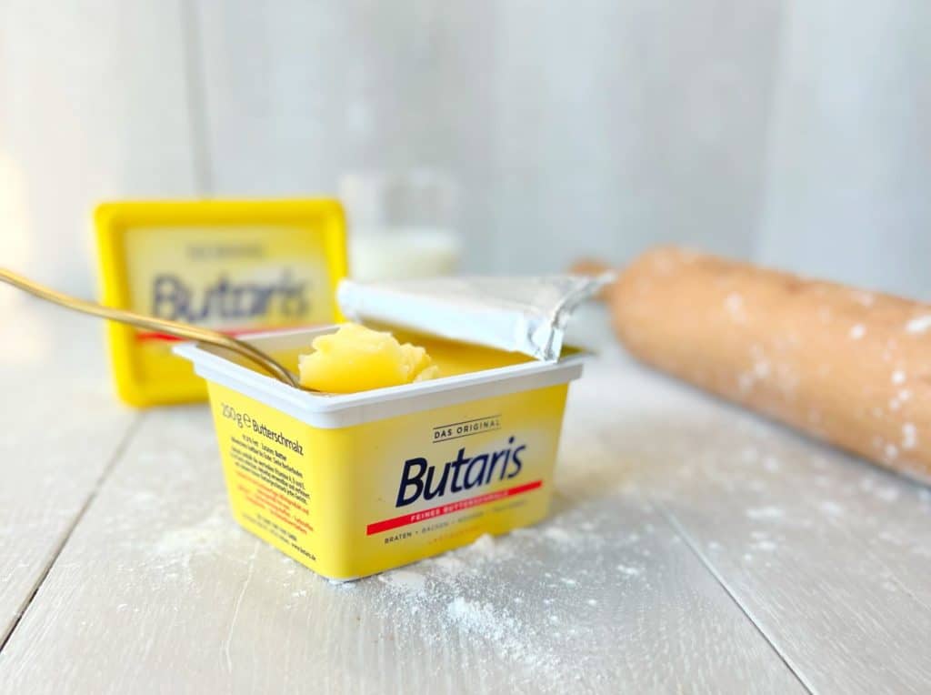 Butterschmalz mit Backzutaten