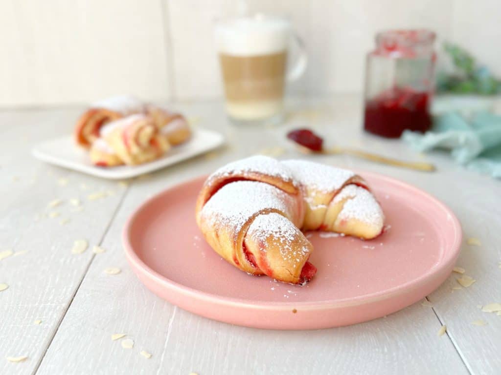 Marzipanhörnchen mit Marmelade