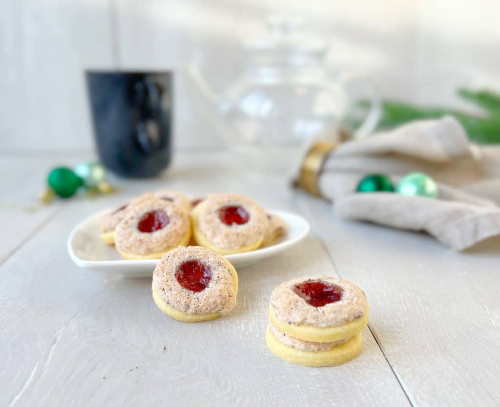 Nussplätzchen mit Marmelade