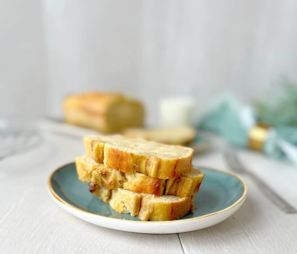 Baby-Bananenbrot auf Teller