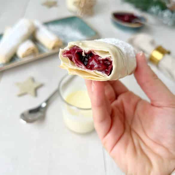 Mini-Kirschstrudel mit Füllung