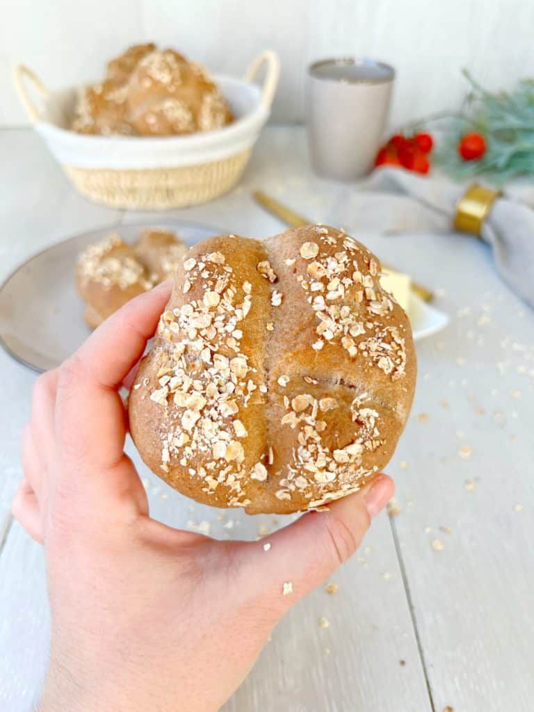 Vollkornbrötchen mit Haferflocken