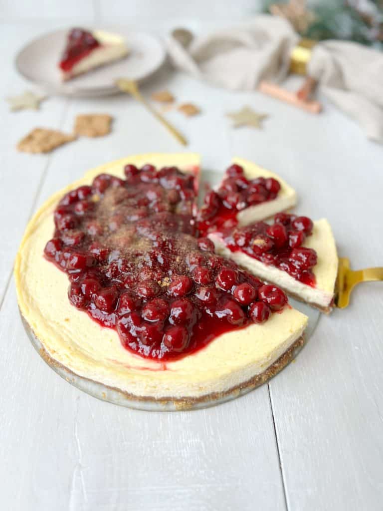 Winterlicher Käsekuchen  angeschnitten