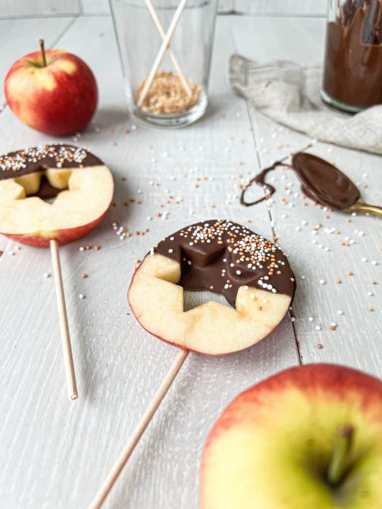 Apfel-Lollies dekoriert