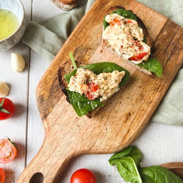 Feta-Aufstrich auf Brot