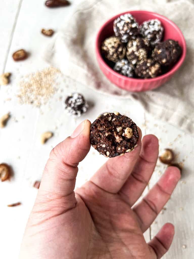 Kakao-Cashew-Balls von innen