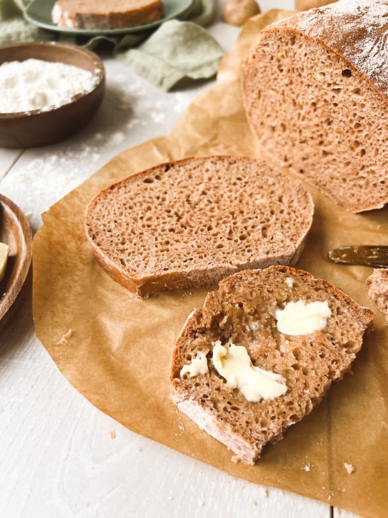 Kartoffelbrot mit Butter