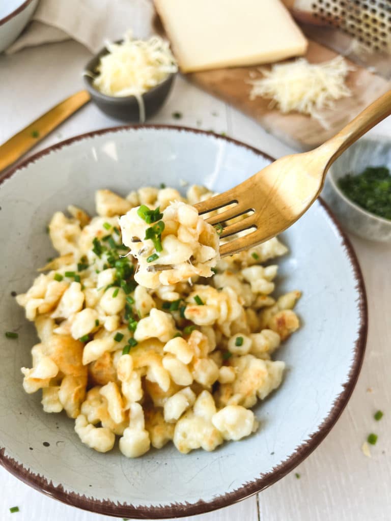 Käsespätzle mit Gabel