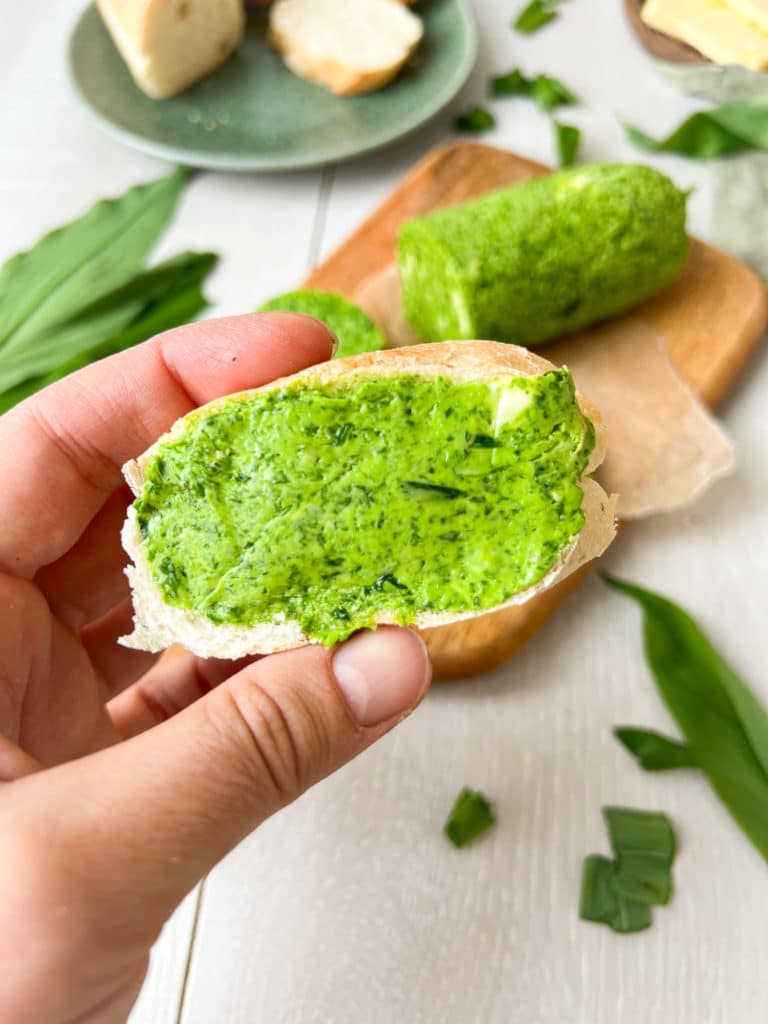 Bärlauchbutter auf Brot