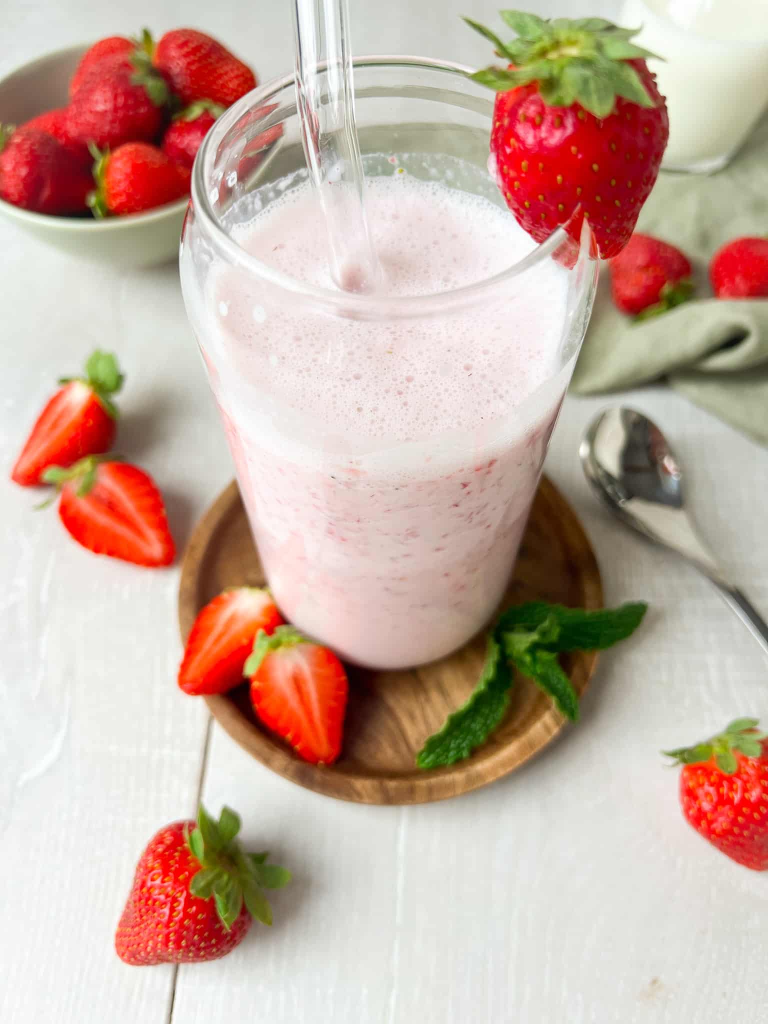Erdbeer Milchshake: frisch in den Sommer! - Sheepysbakery