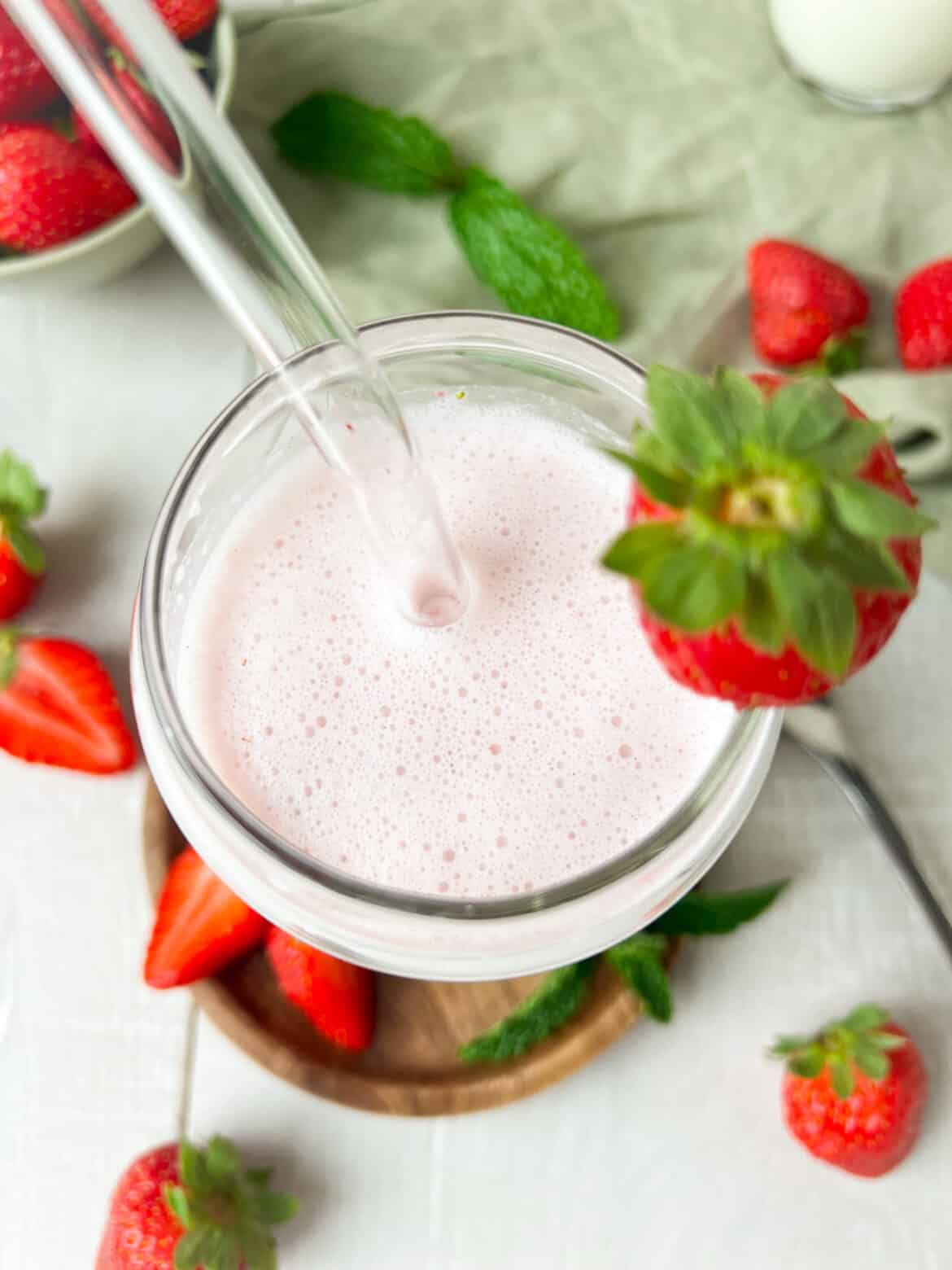 Erdbeer Milchshake: frisch in den Sommer! - Sheepysbakery