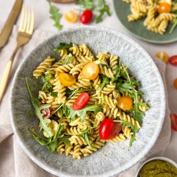 Italienischer Nudelsalat mit Pesto