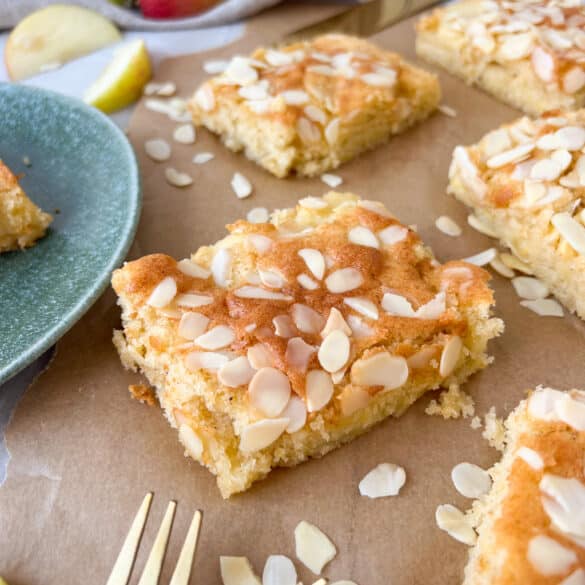 Apfelkuchen vom Blech mit Mandeln