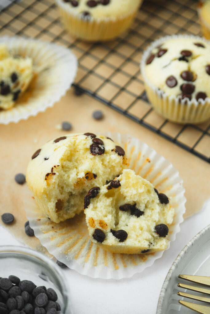 Saftige Muffins mit Schokostückchen von innen