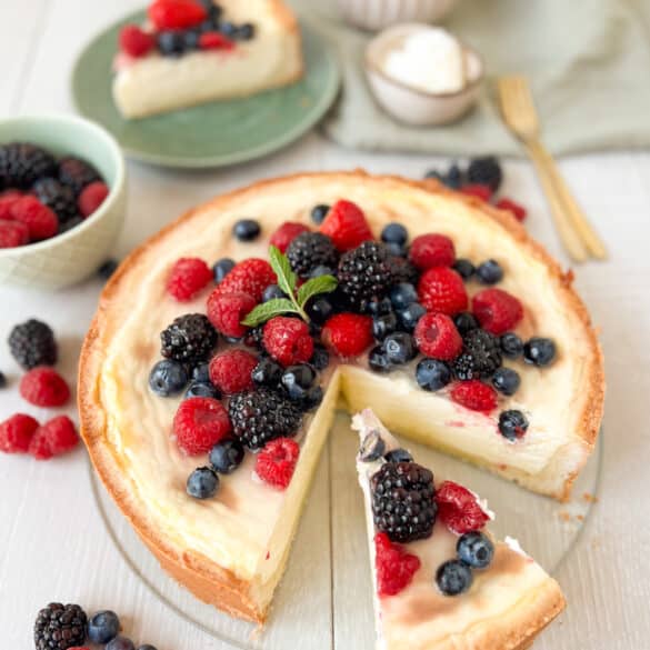 Schmandkuchen mit Beeren