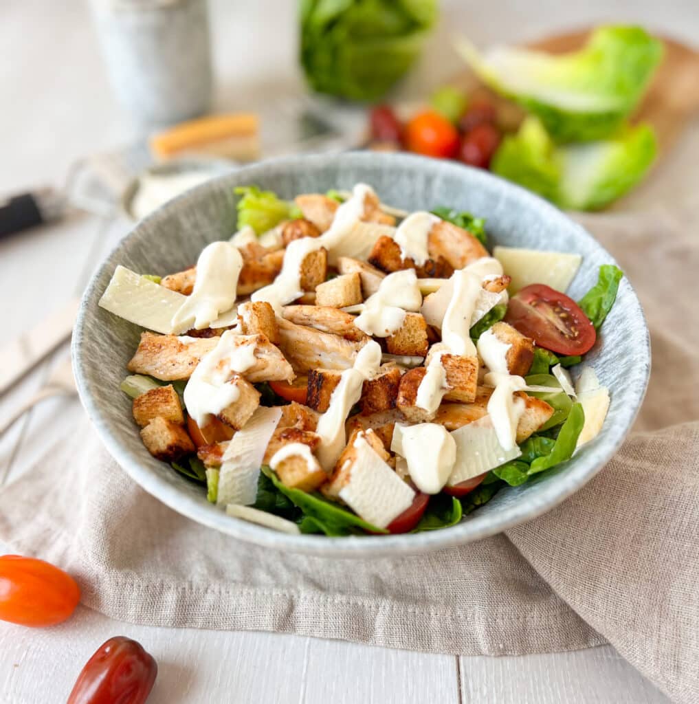 Caesar Salad in Schüssel