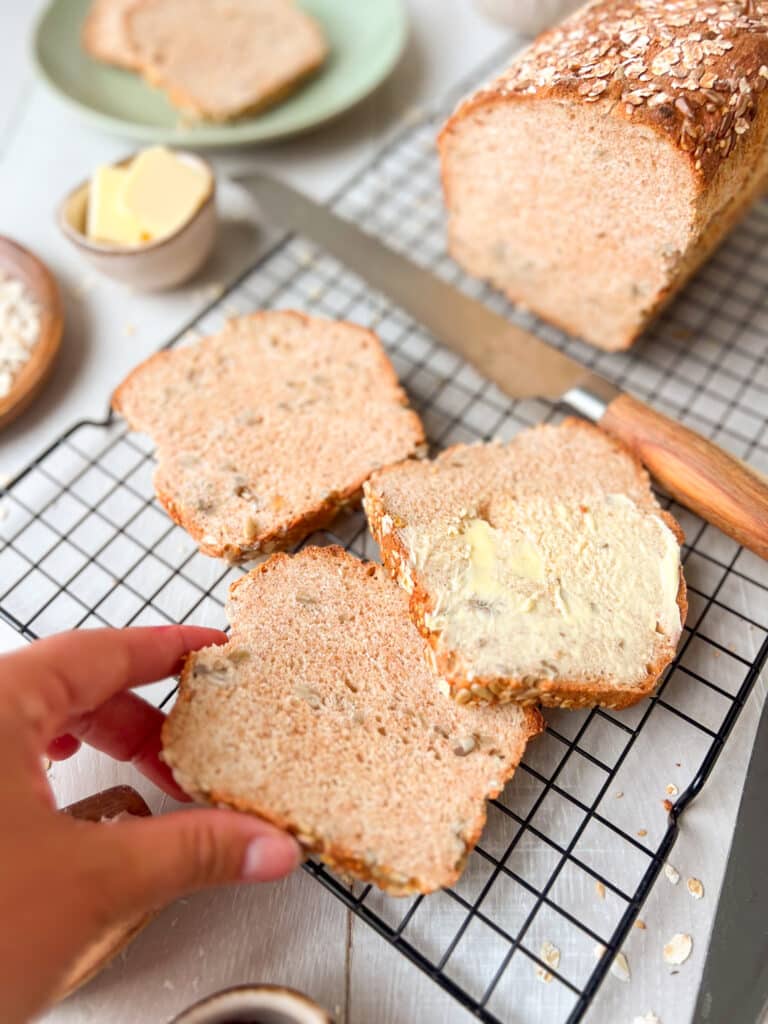 Dinkelbrot angeschnitten