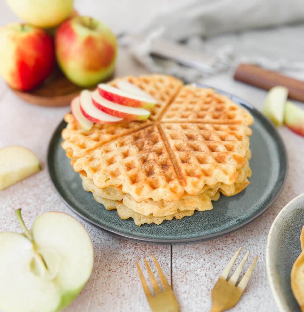 Apfelwaffeln auf Teller