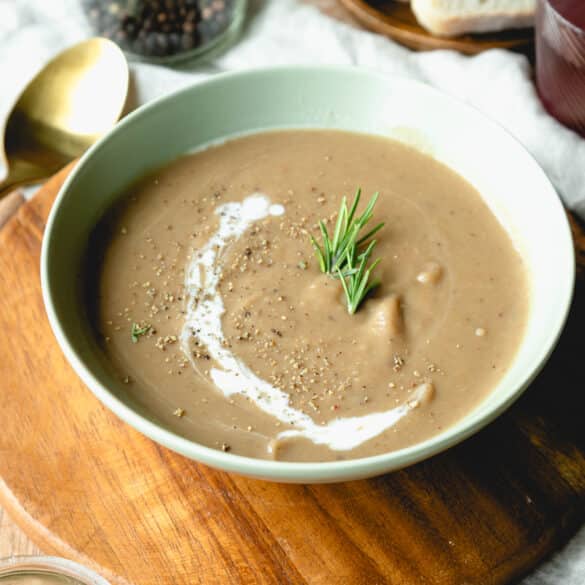 Maronensuppe im Teller