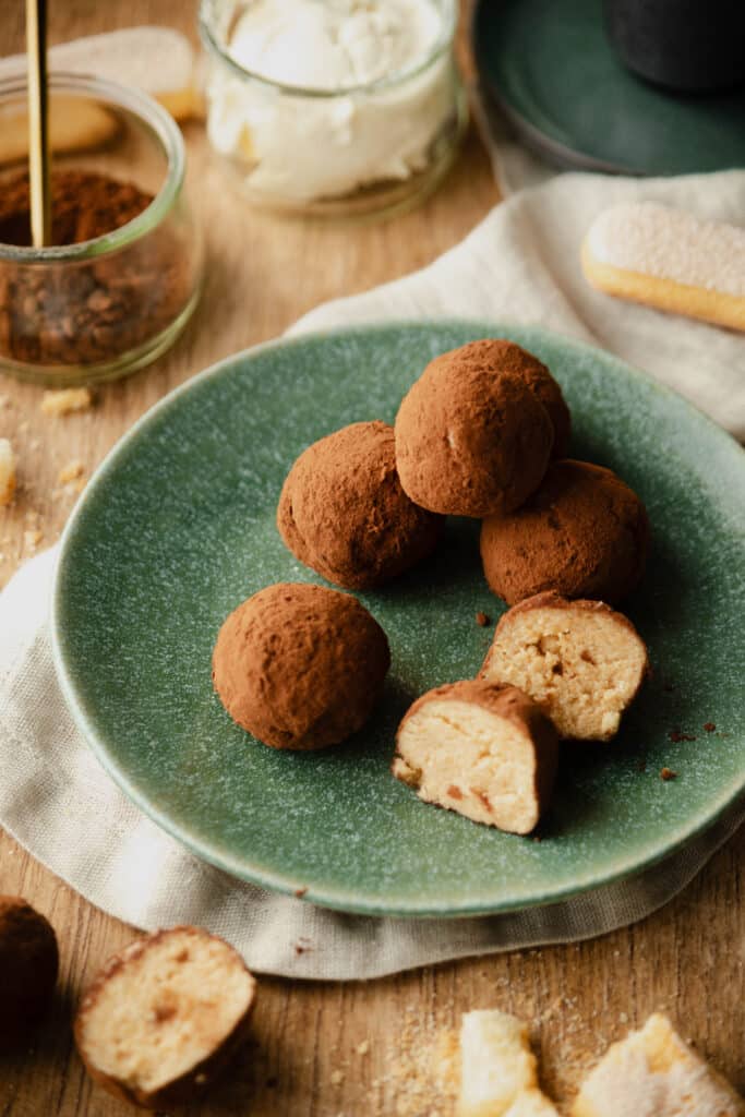 Tiramisu Bällchen mit Kakao