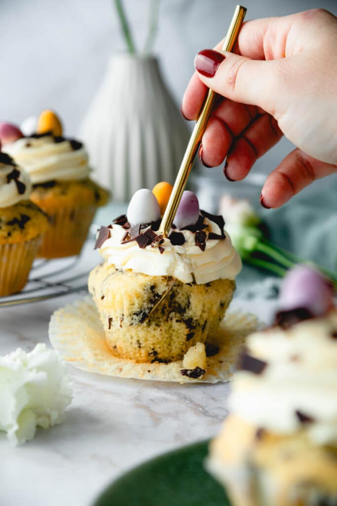 Eierlikör Cupcakes mit Hand