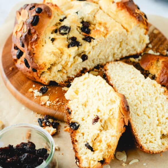 Osterbrot angeschnitten