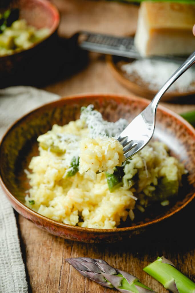 Spargelrisotto mit Gabel