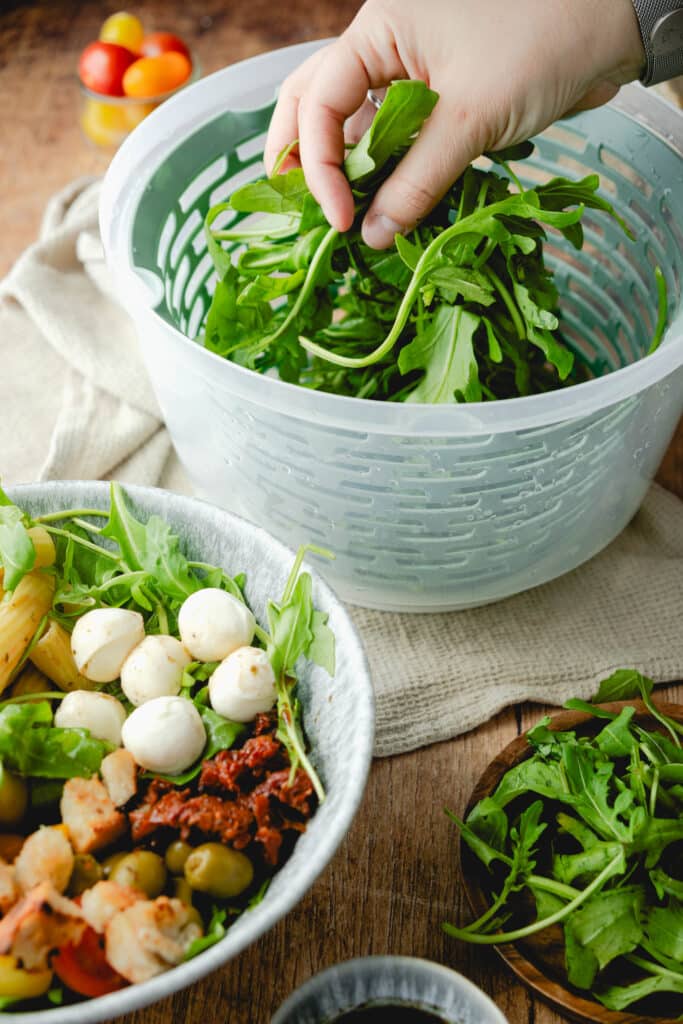 Italienische Salatbowl mit Rucola